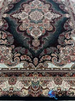 فرش 700 شانه کلاسیک سرمه ای طرح همتا کاشان