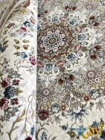 فرش رنگ سفید و کرم گل برجسته 1500 شانه طرح نگارستان کاشان