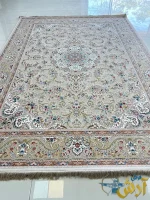 فرش کرم طلایی برجسته 1500 شانه طرح نگارستان کاشان