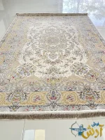 فرش کرم طلایی گل برجسته 1500 شانه طرح باغ بهشت